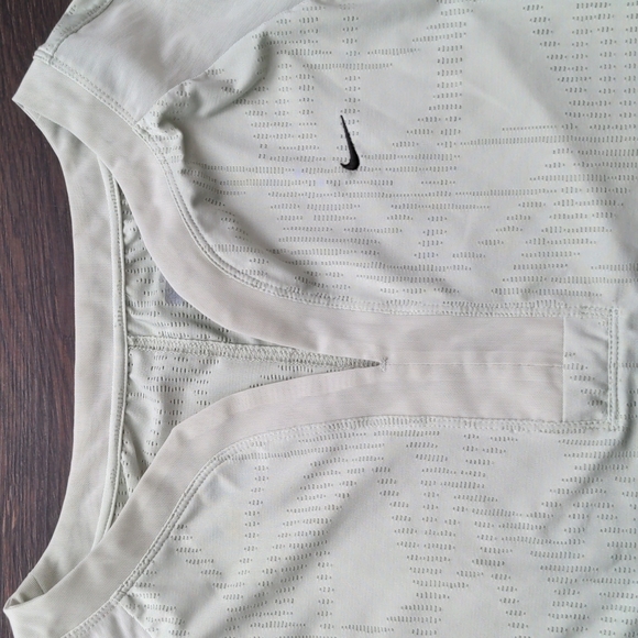 Nike Fit Dry Womans Medium Light Green Shirt - Picture 5 of 6